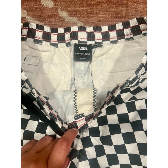 Vans Men’s Checkered Shorts M white black - Picture 6 of 7